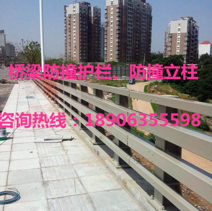 橋梁防撞護欄，防撞立柱
